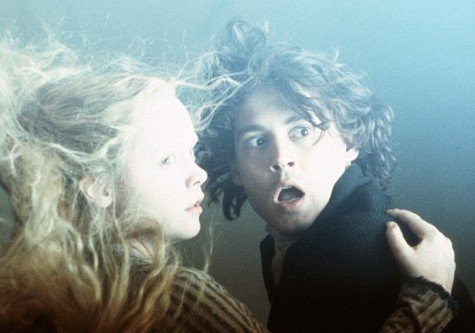 Johnny Depp y Christina Ricci pasando miedo por su cabeza en "Sleepy Hollow"