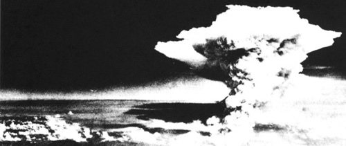 La bomba atómica de Hiroshima en una fotografía aérea tomada por el propio ejército estadounidense