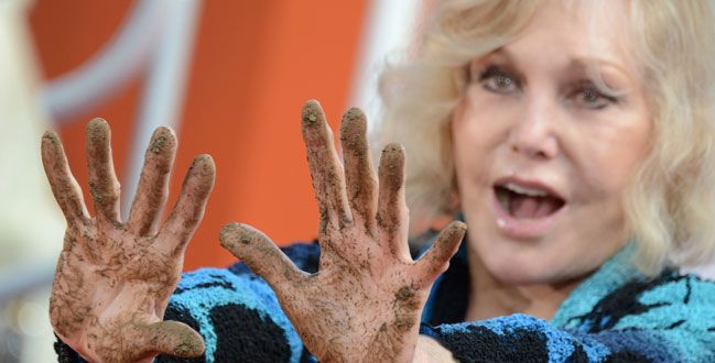 Kim Novak deja sus huellas en Hollywood