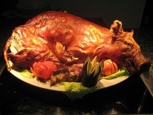 El lechón al espetón de `La gran comilona´