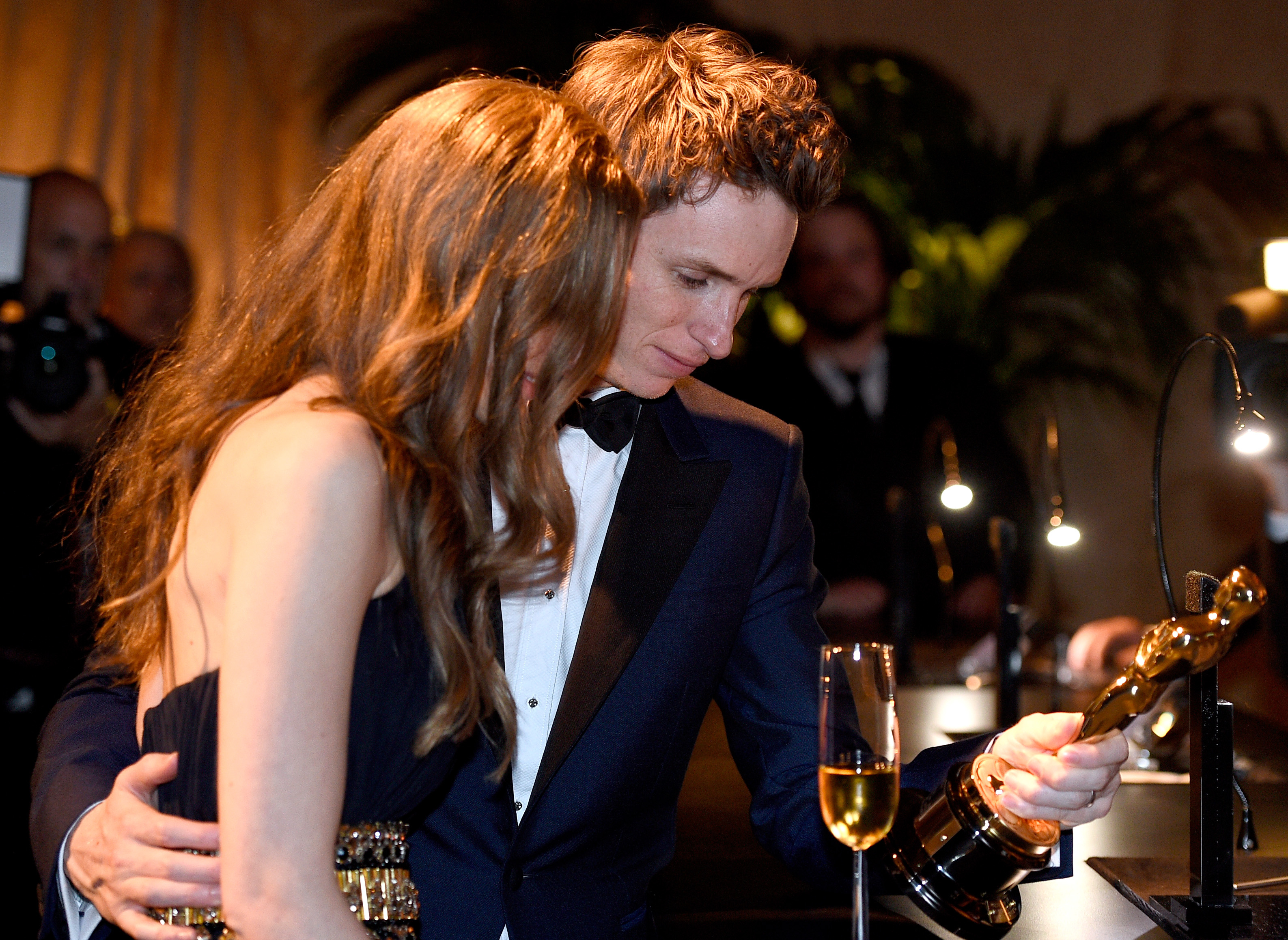 HOLLYWOOD, CA - FEBRUARY 22: Best Actor in a Leading Role winner Eddie Redmayne, and Hannah Bagshawe attend the 87th Annual Academy Awards Governors Ball at Hollywood & Highland Center on February 22, 2015 in Hollywood, California. (Photo by Kevork Djansezian/Getty Images)