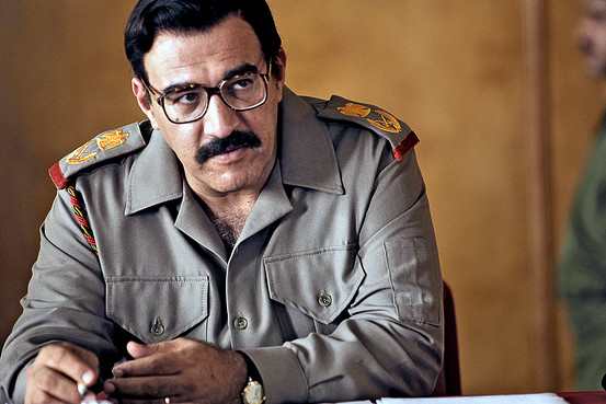 El actor Yigal Naor (visto en "Munich") interpreta a Sadam Hussein
